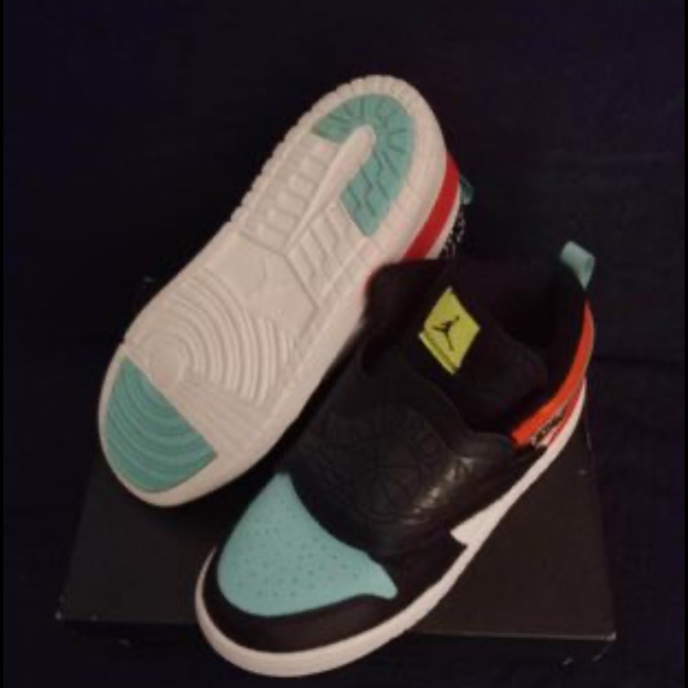 Nike Sky Jordan 1 (PS) kid's size 2 1/2